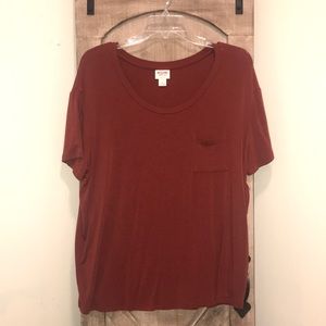 A size L Mossimo Casual Tee